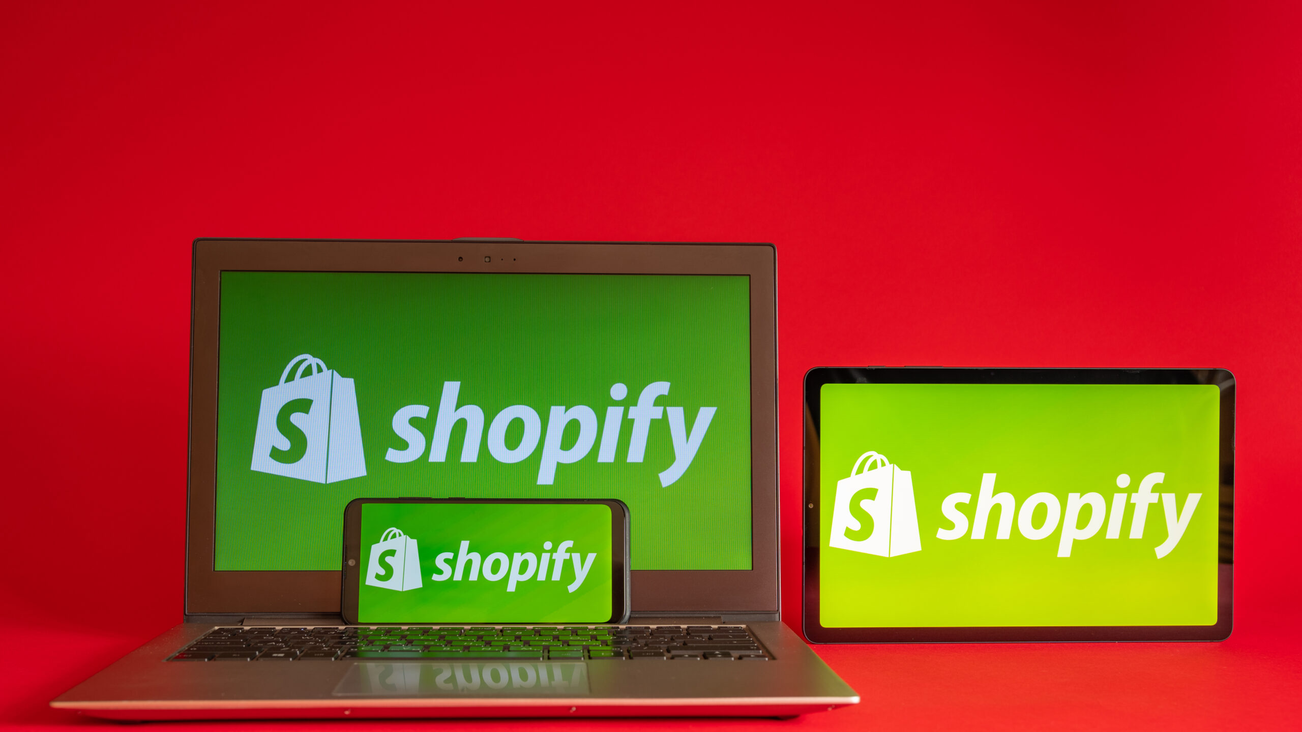 Shopify screen to help whitecollars job searching people to make the decision
